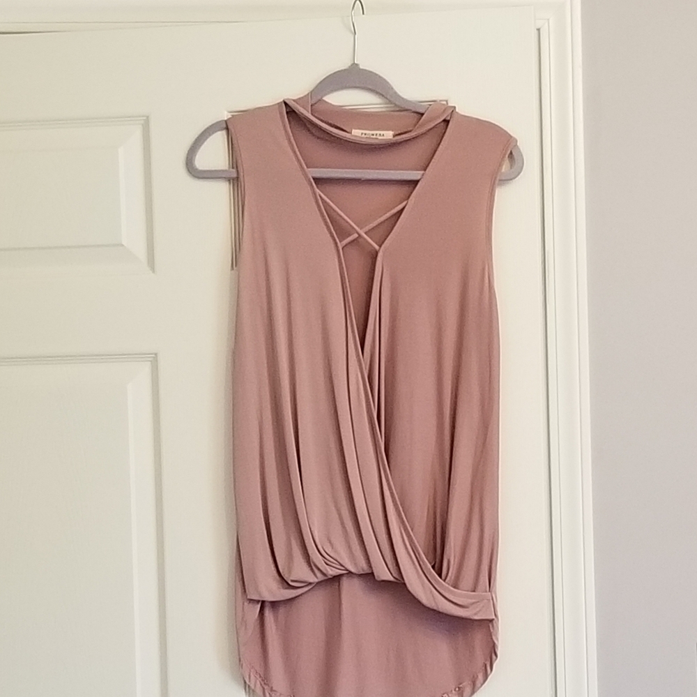 Promesa Hi-Lo Cross Front Top